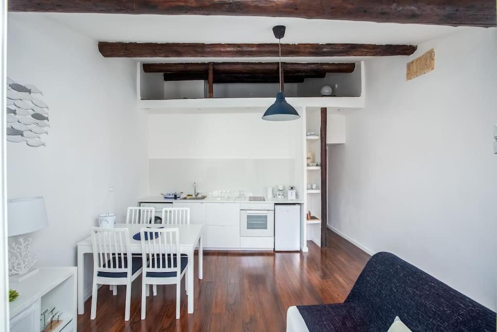 Au Coeur Du Panier Avec Terrasse 2 A 4 Personnes Climatisation Apartment Marseille Exterior photo
